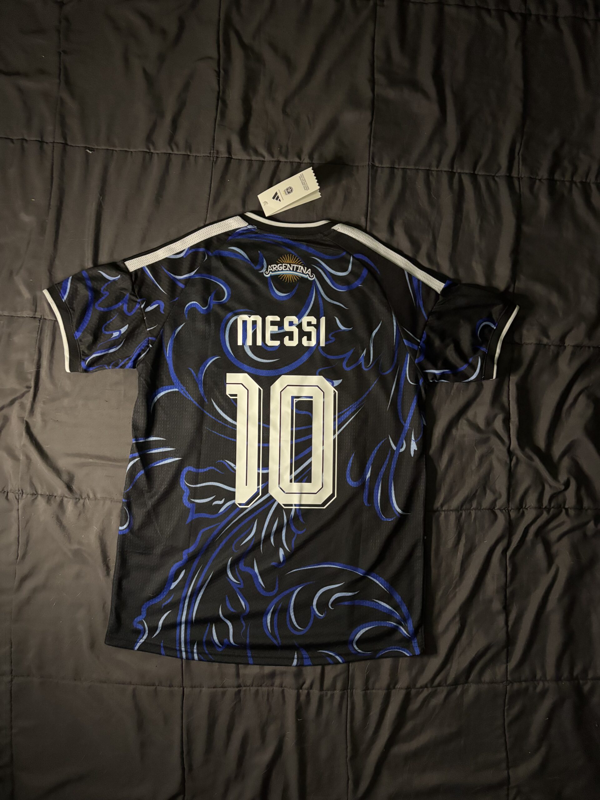 Camiseta Argentina suplente Mundial 2026 - Messi (IMPORTADA) - Image 2