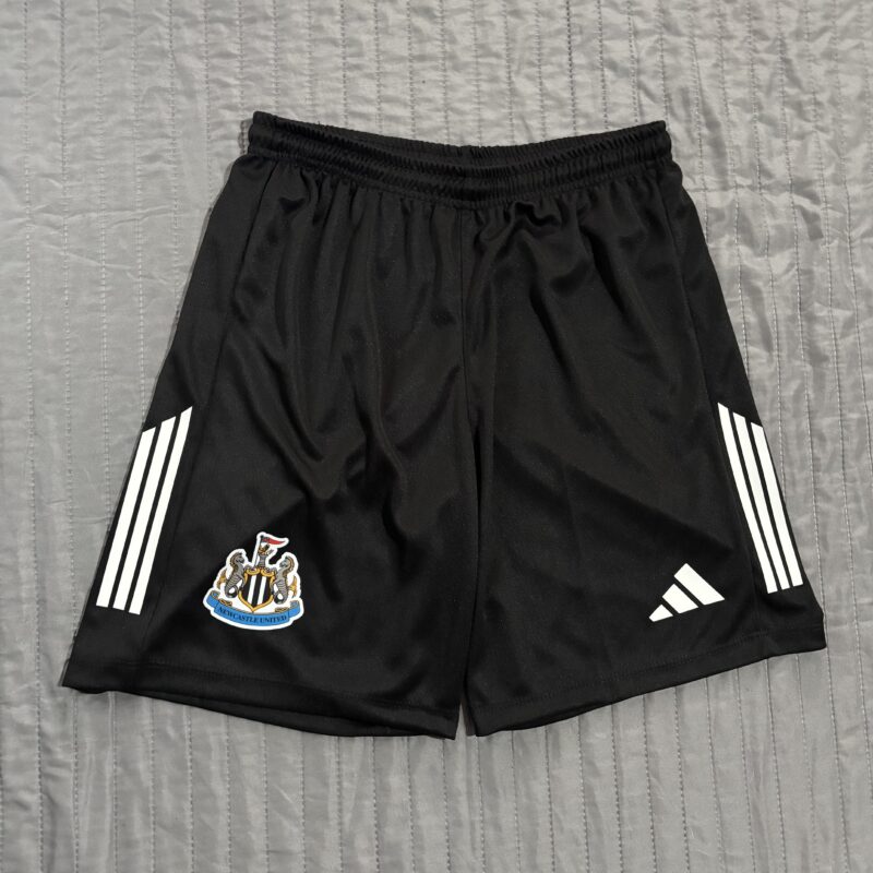 Short Newcastle titular 2026